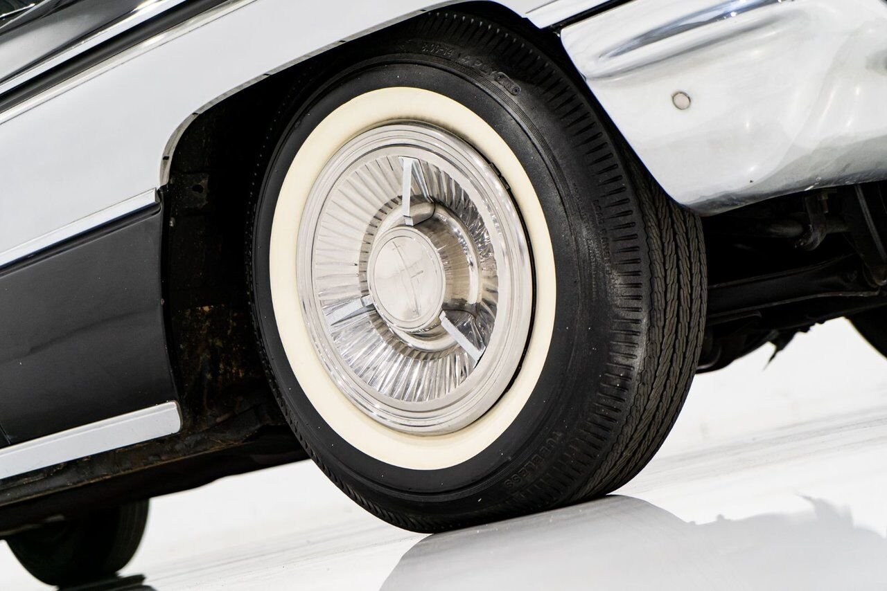 Oldsmobile Starfire Factory A/C. Single repaint and extensive ownership history **PRICE IN USD** 1962 Noir Montréal - photo #45