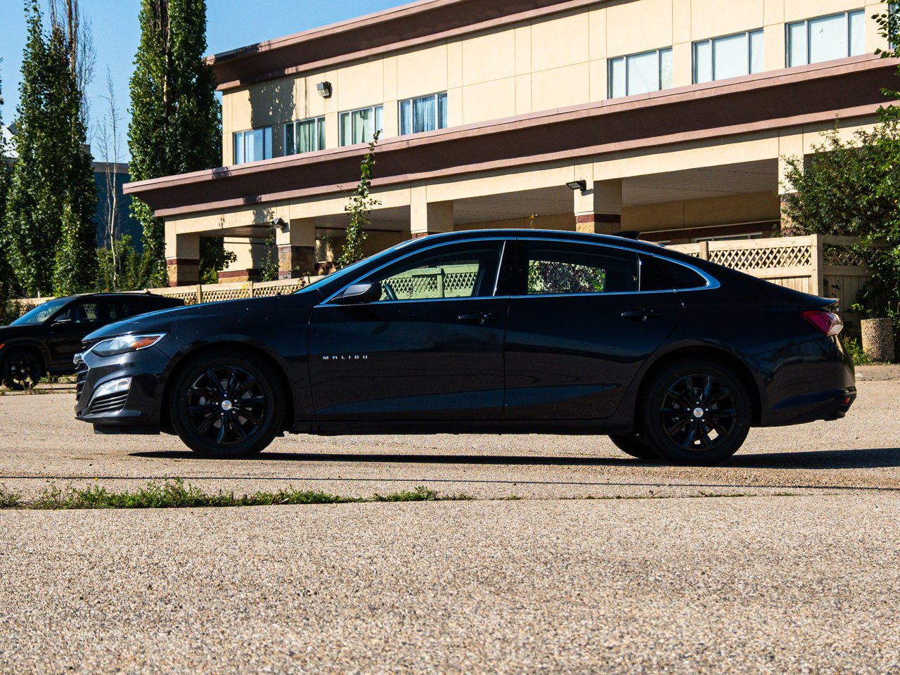 2022 Chevrolet Malibu 4dr Sdn LT Grey Sherwood Park - photo #9