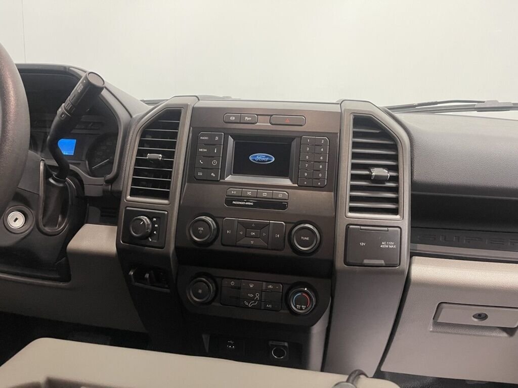 2022 Ford Super Duty F-550 Location Disponible / Leasing Available White Kirkland - photo #16