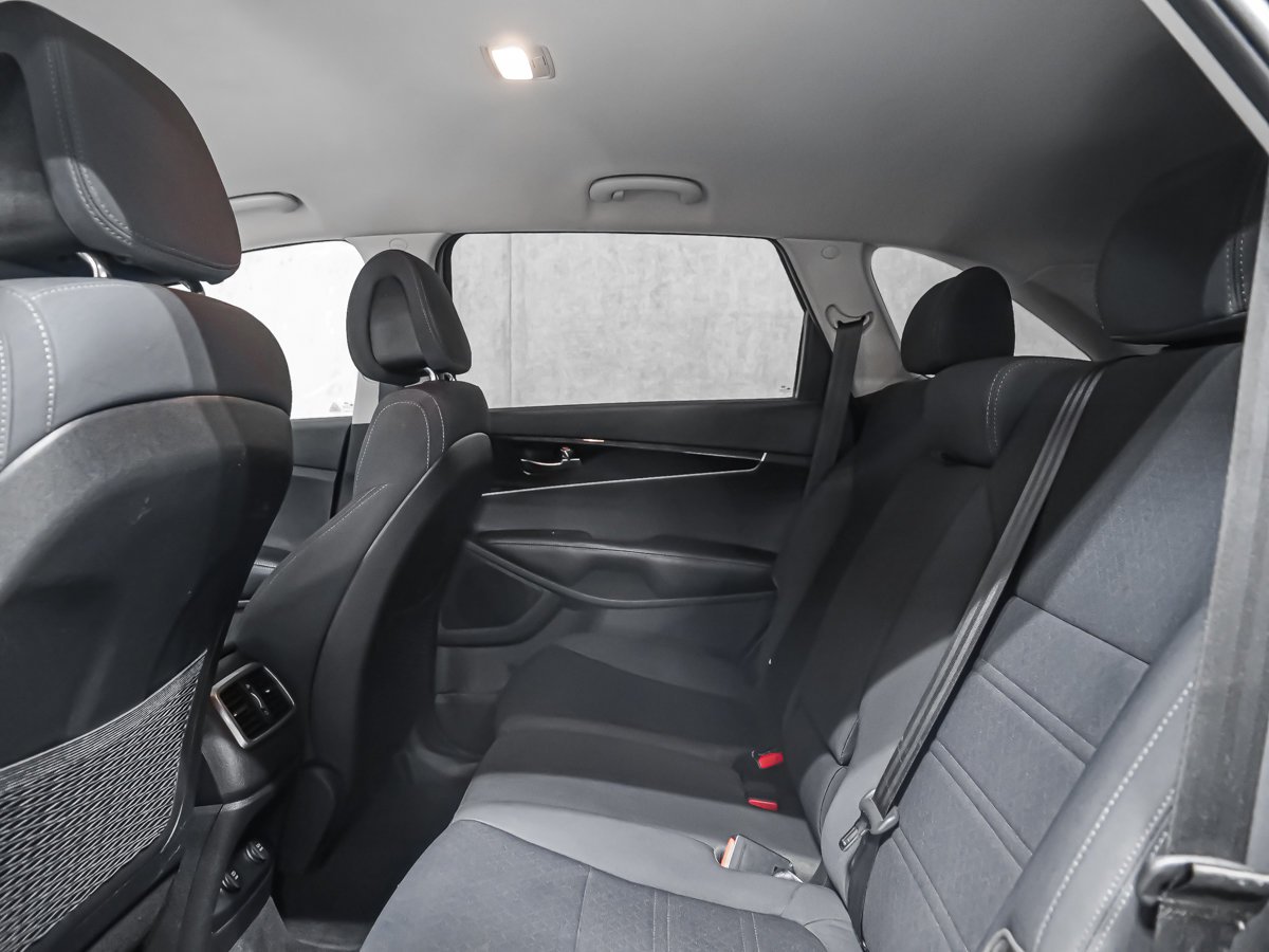 2016 Kia Sorento 2.4L LX Grey Montreal - photo #12