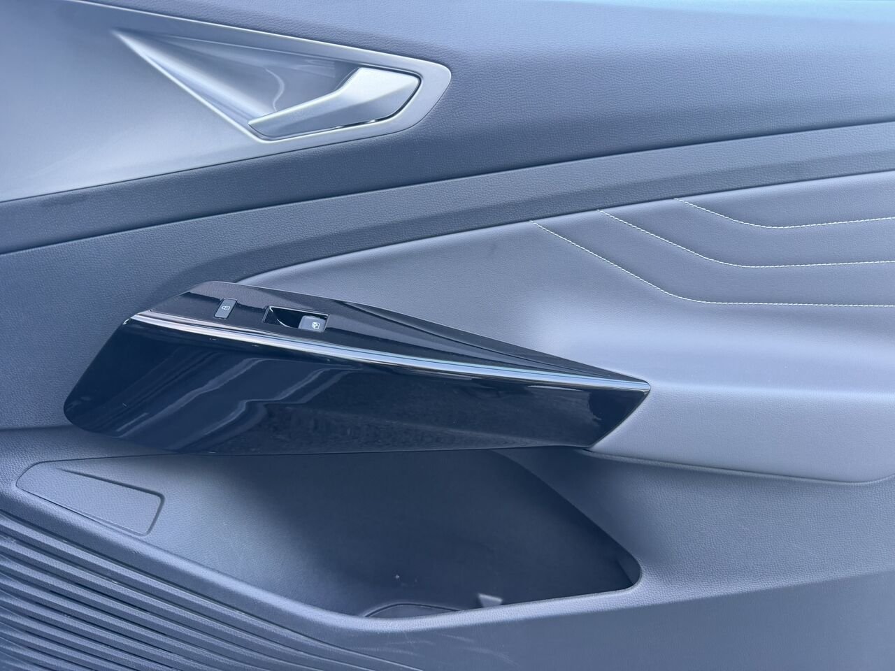 2024 Volkswagen ID.4 Pro S AWD Grey Laval - photo #16