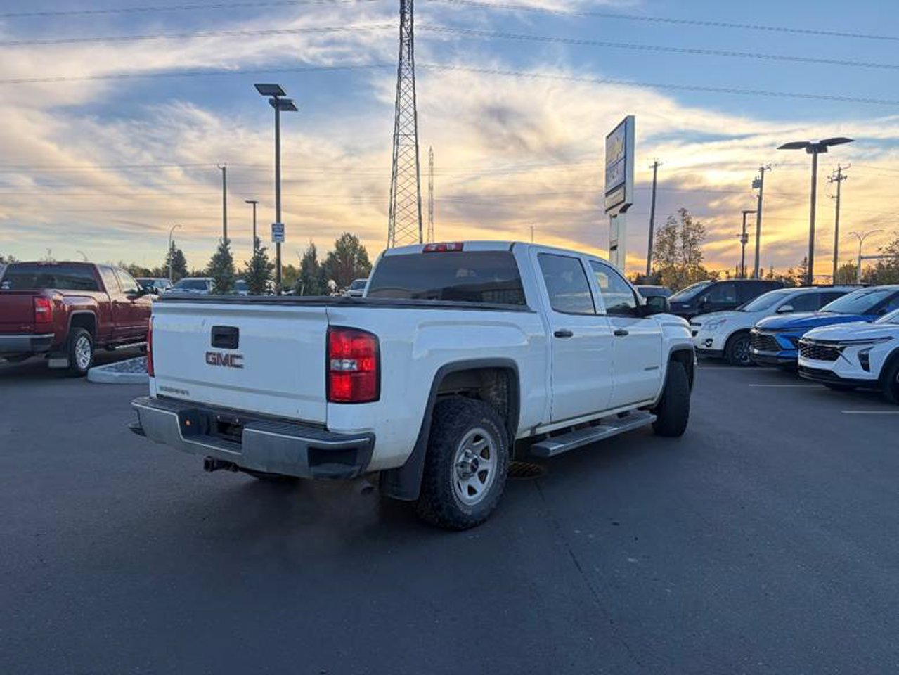 2017 GMC Sierra 1500 4WD Crew Cab 143.5 White Sherwood Park - photo #4