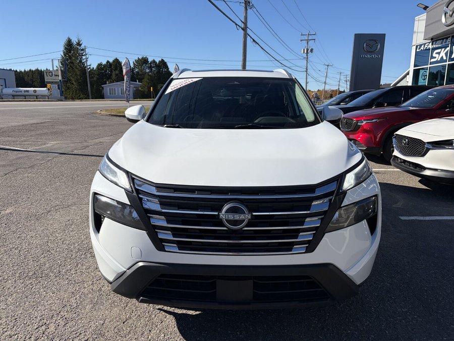 2025 Nissan Rogue SV TI avec ensemble toit ouvrant White