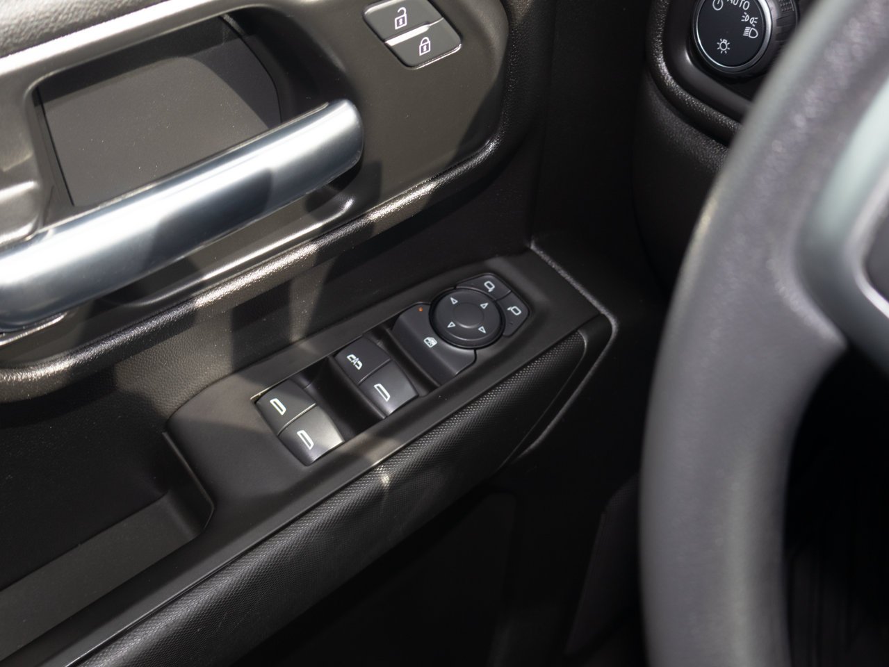 2021 Chevrolet Silverado 1500 4WD Crew Cab 147 Custom Trail Boss Black Sherwood Park - photo #20