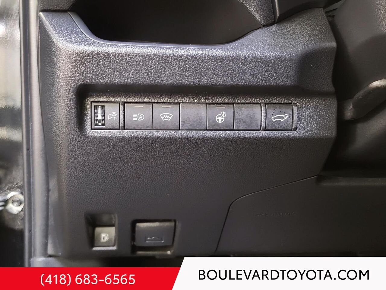 Toyota RAV4 hybride rechargeable 100527A-60 | HYBRIDE SE, AWD 2025 Noir Québec - photo #11