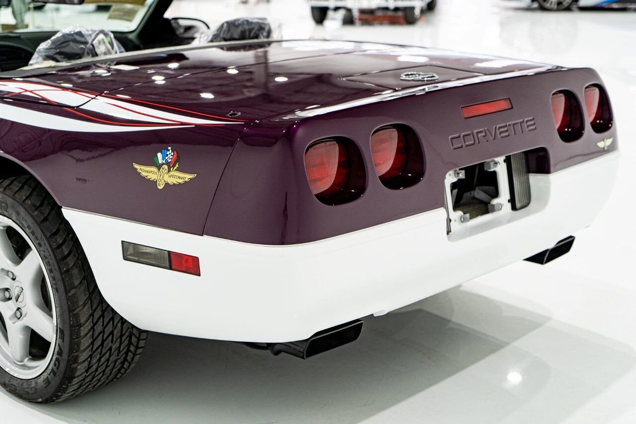 1995 Chevrolet Corvette *PRIX EN USD* RPO Z4Z PACE CAR PRESENTED IN DELIVERY PACKAGING WITH ONLY 192MILES (307KM) FROM NEW White Montreal - photo #57