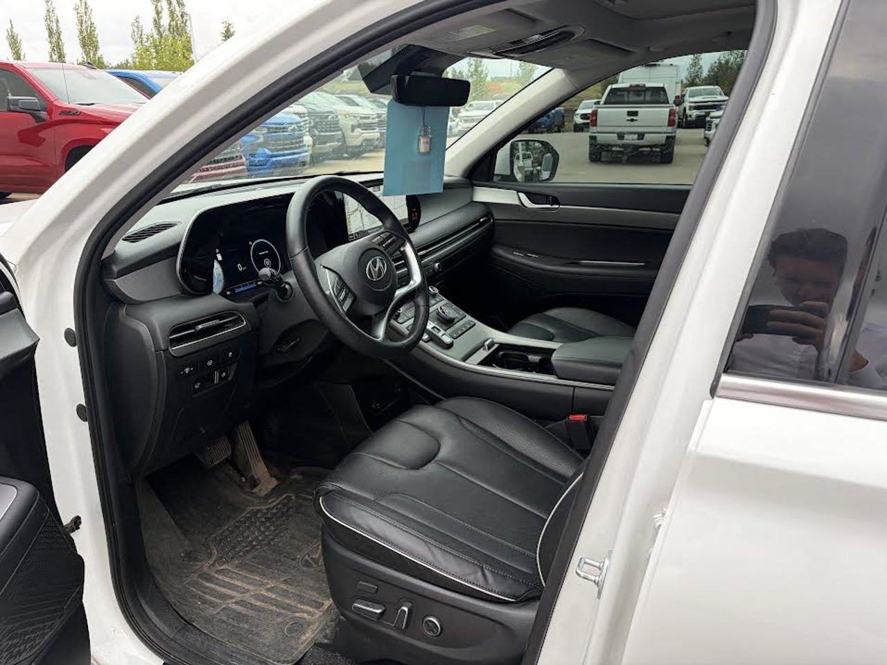 2024 Hyundai Palisade Urban 7-Passenger AWD White Sherwood Park - photo #6