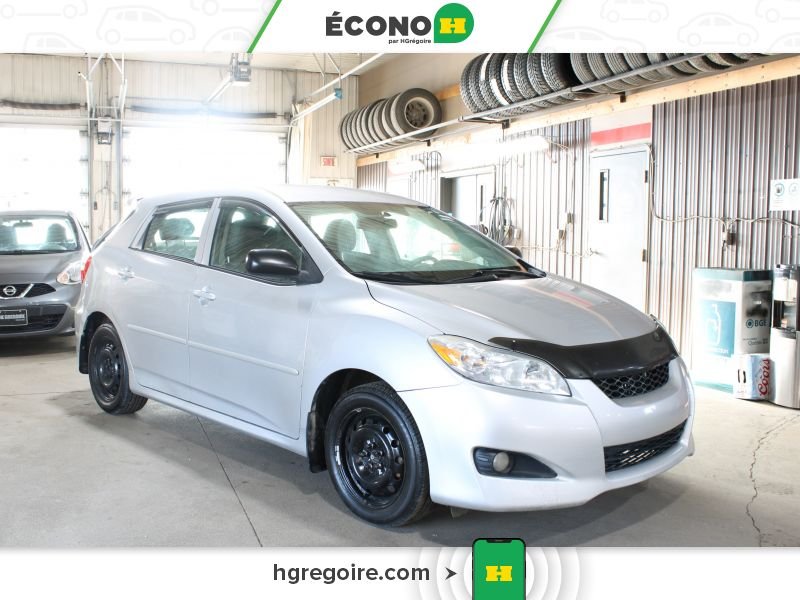 2009 Toyota Matrix Silver Laval - photo #0