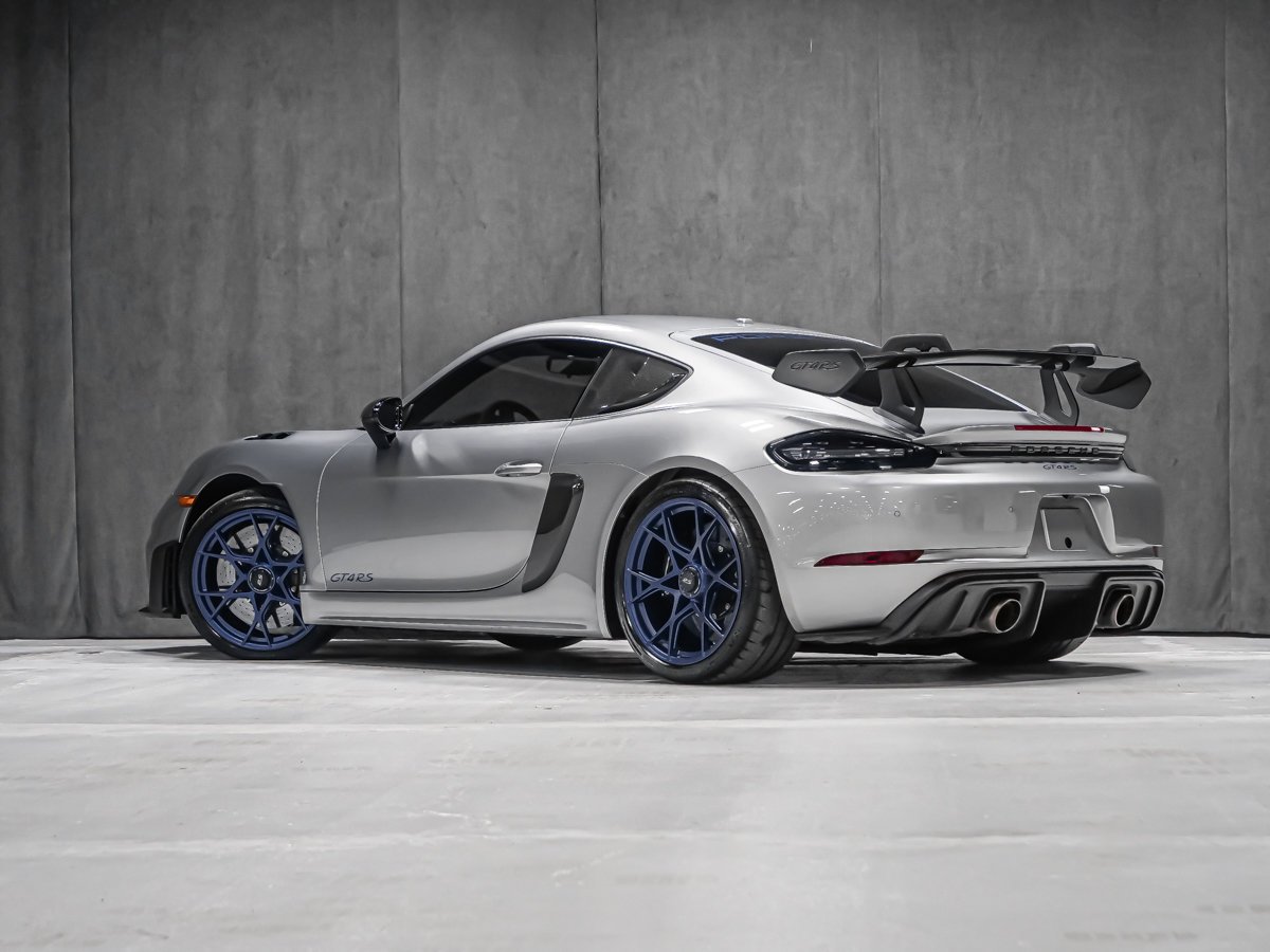 Porsche 718 Cayman GT4 RS PDK CARBONE JANTES BLEUES SPORT CHRONO 2025 Argent Montréal - photo #4