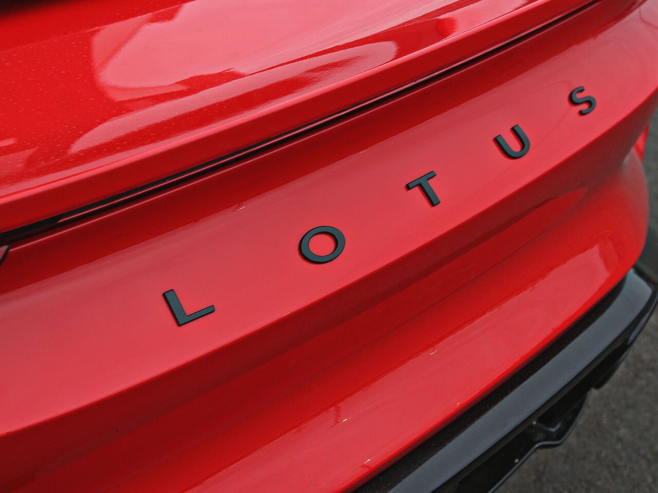 2027 Lotus Emira Red Québec - photo #9