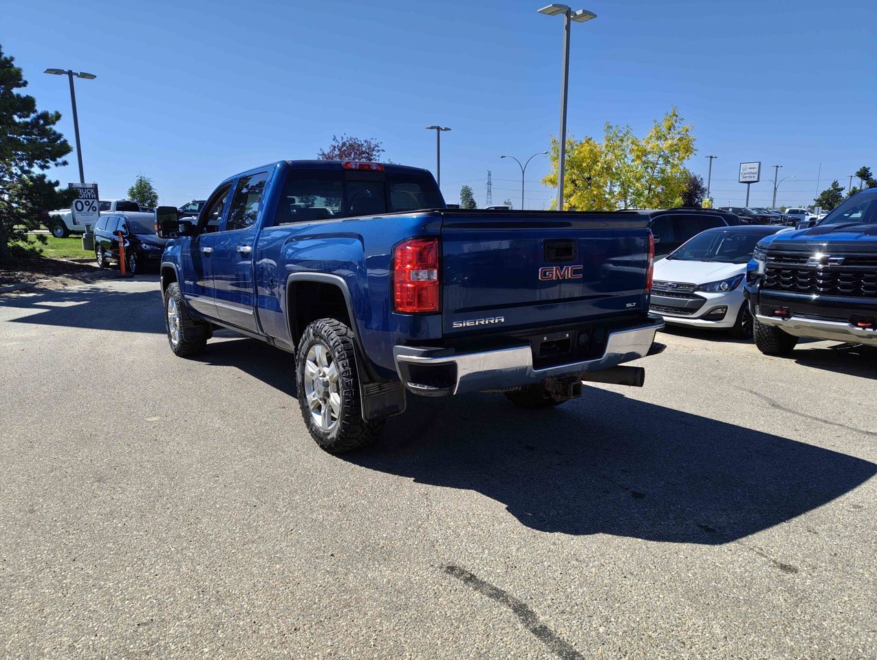 2018 GMC Sierra 2500HD 4WD Crew Cab 153.7 SLT Blue Sherwood Park - photo #4