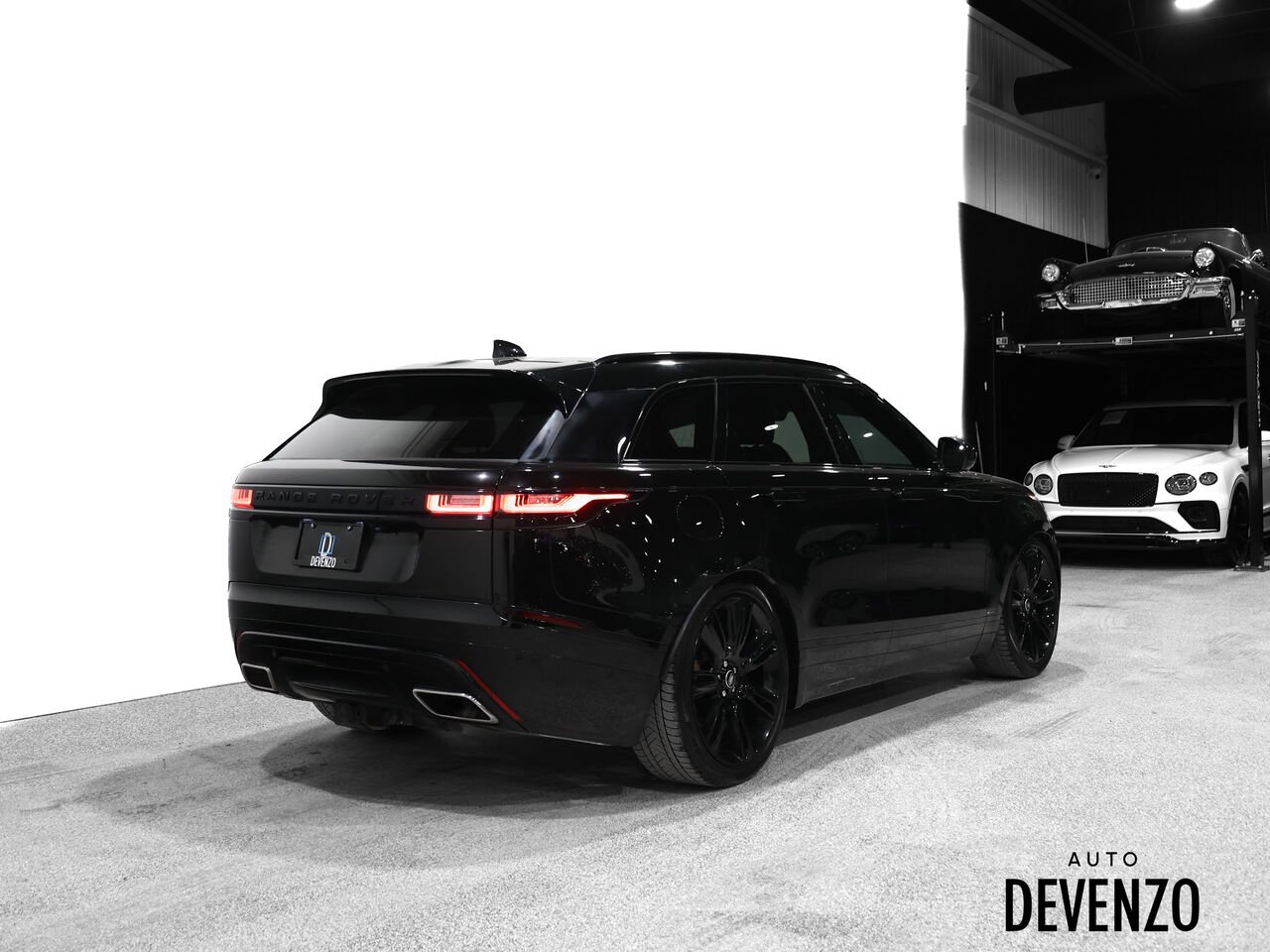 2018 Land Rover Range Rover Velar Black Saint-Eustache - photo #2