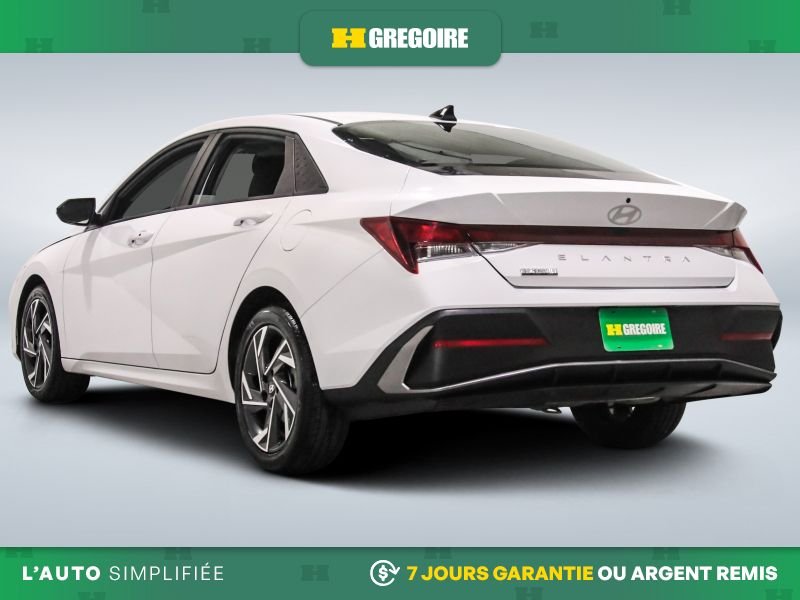 2025 Hyundai Elantra White Saint-Léonard - photo #5