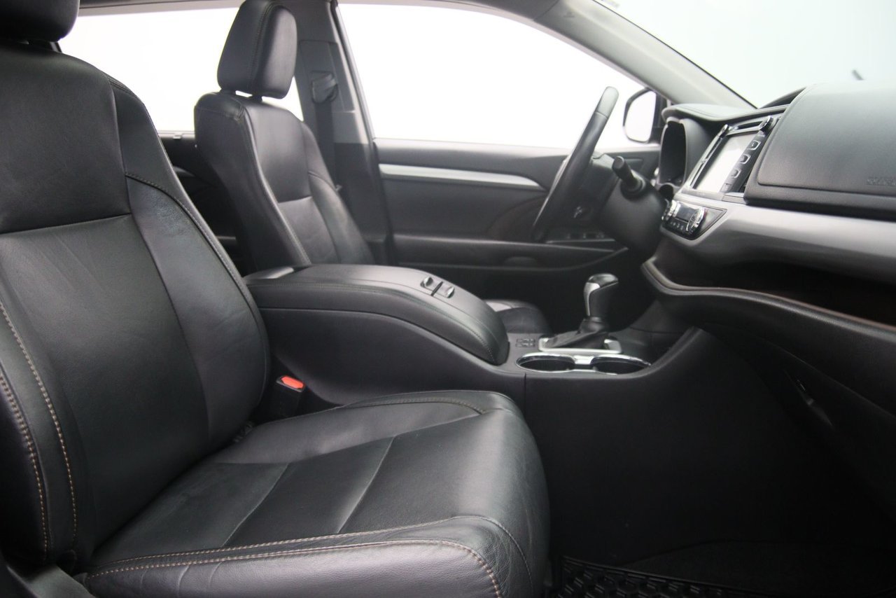 Toyota Highlander XLE 2017 Noir Baie-Comeau - photo #16