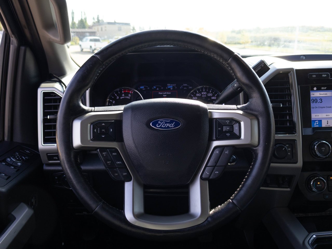 2019 Ford Super Duty F-350 SRW LARIAT 4WD Crew Cab 6.75' Box Black Sherwood Park - photo #27