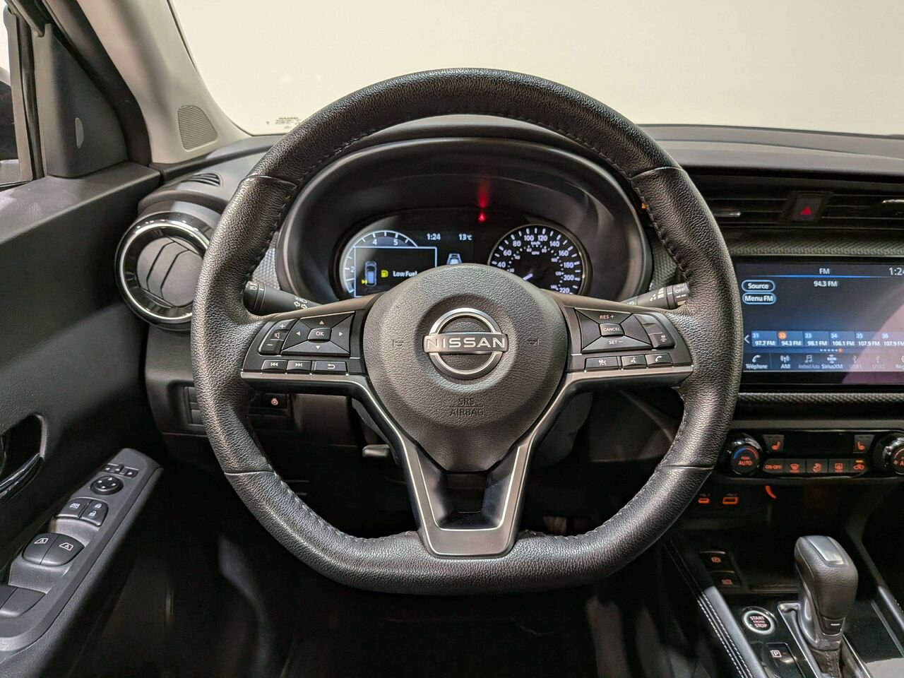 2025 Nissan Kicks Play SV FWD Black Val-David - photo #12