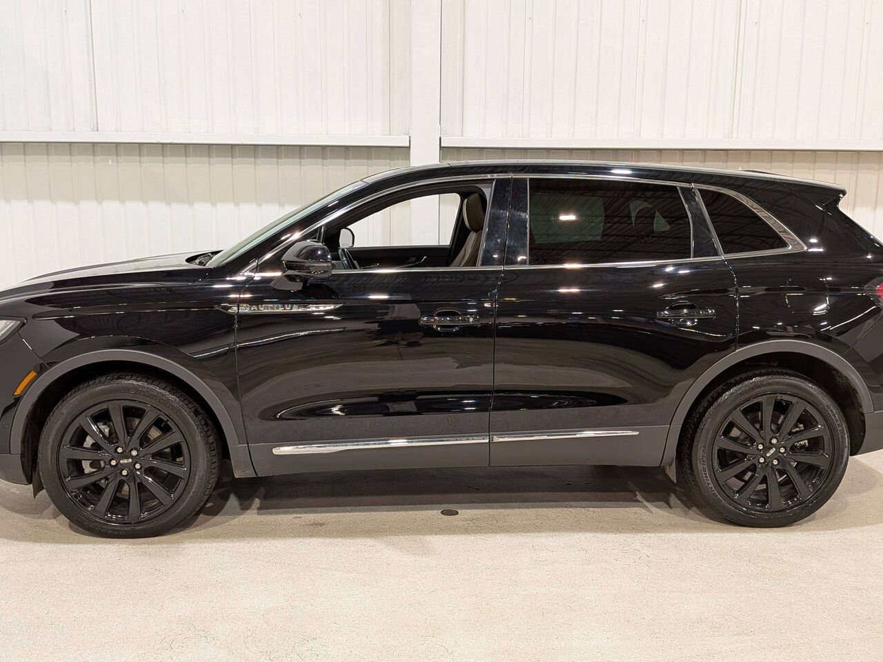 2022 Lincoln Nautilus Reserve AWD Black Val-David - photo #4