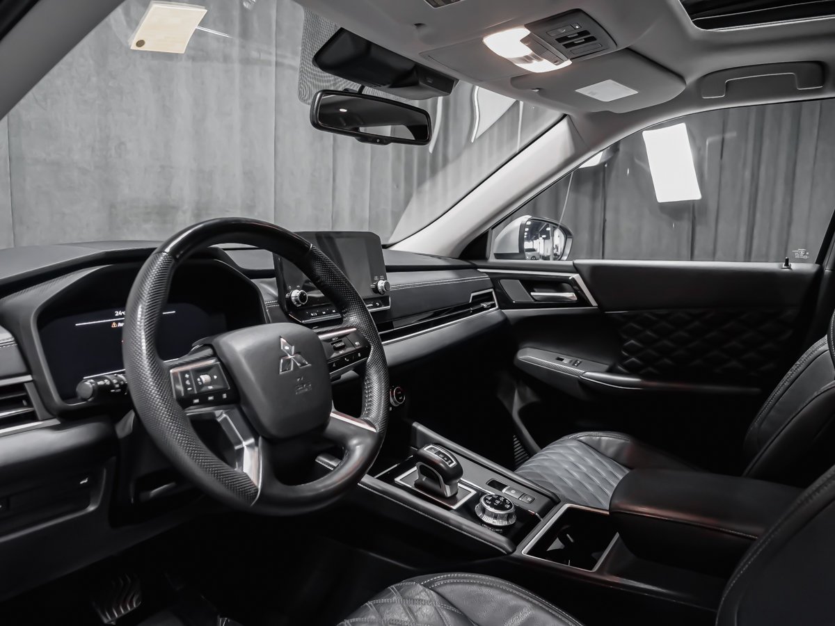 2023 Mitsubishi Outlander SEL Silver Montreal - photo #5