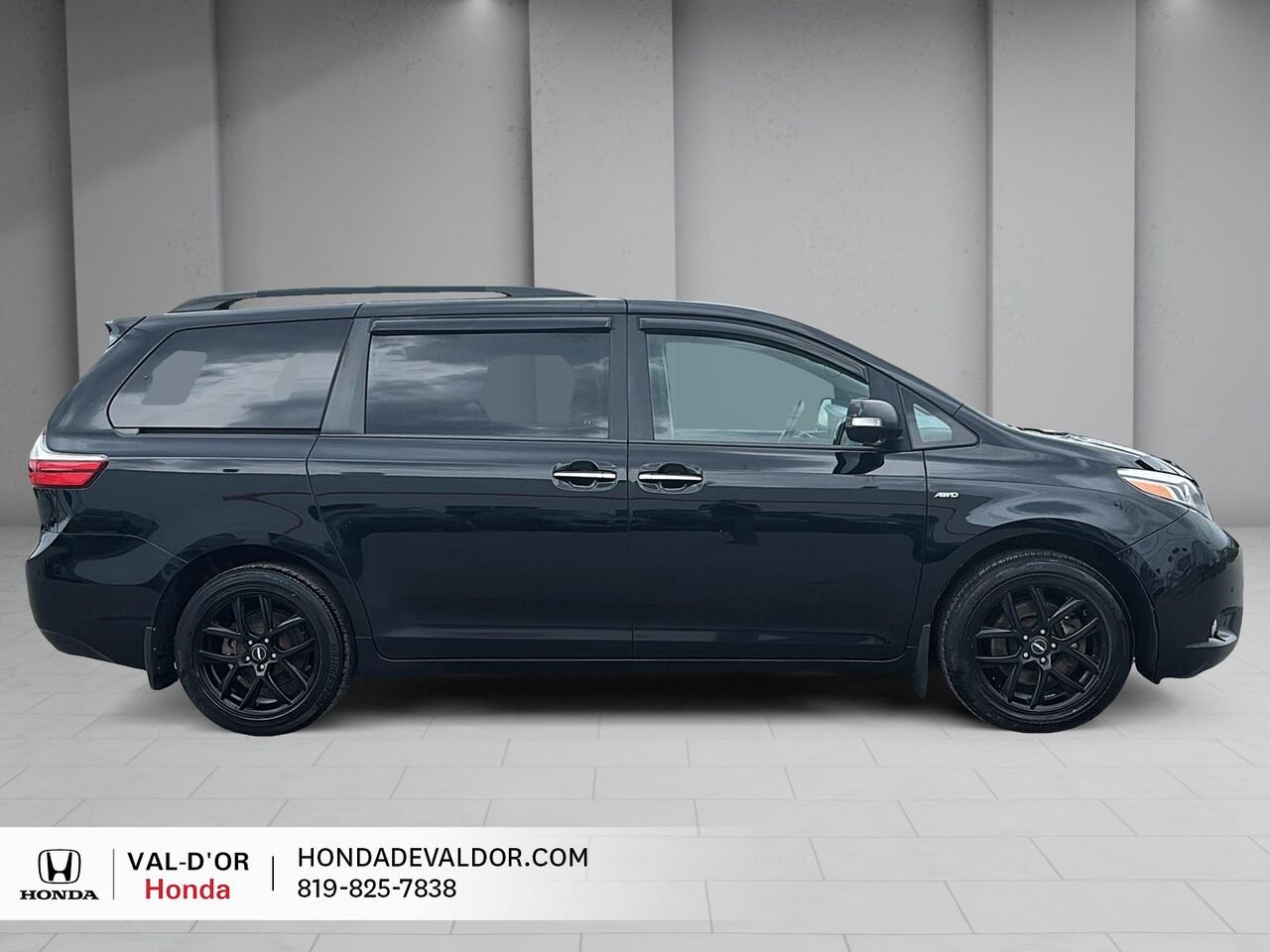 Toyota Sienna XLE 7 places 5 portes AWD 2017 Noir Val-d'Or - photo #4