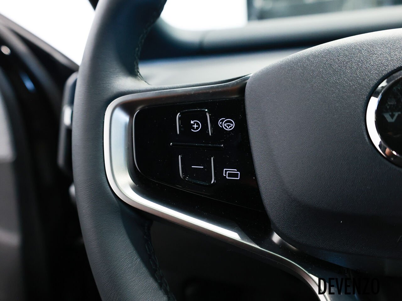 2025 Volvo EX30 Black Saint-Eustache - photo #14