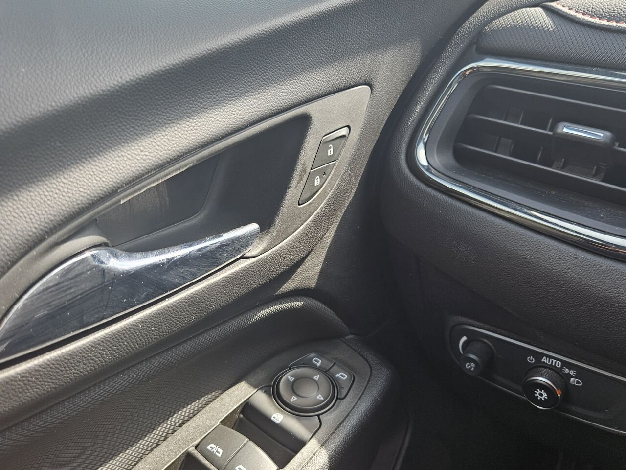 2024 Chevrolet Equinox RS 4 portes TI White Thetford Mines - photo #12