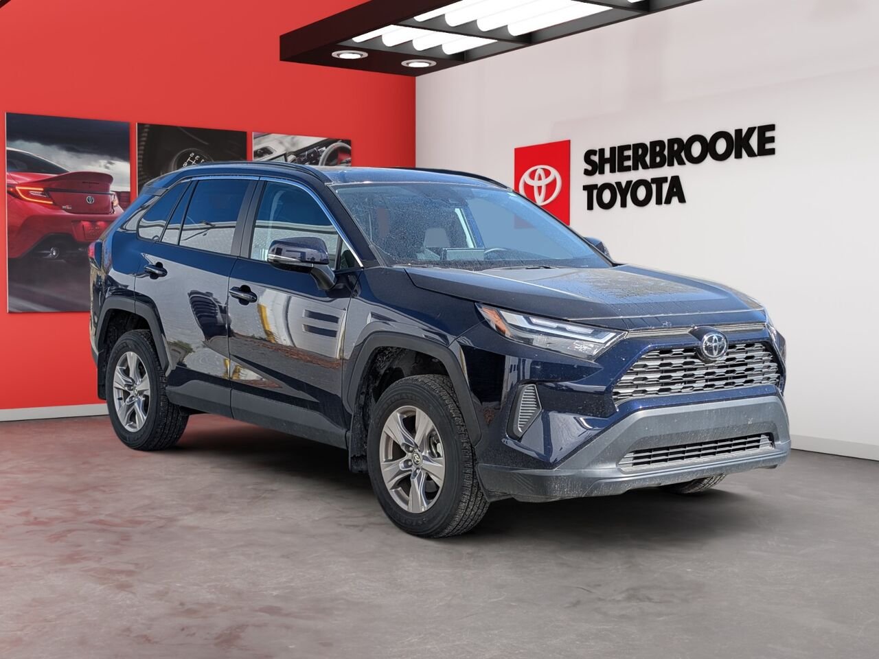 Toyota RAV4 XLE/AWD/SIÈGES CHAUFFANTS/VOLANT CHAUFFANT/TOIT OUVRANT/BLUETOOTH/AC BIZONE 2025 Bleu Sherbrooke - photo #1