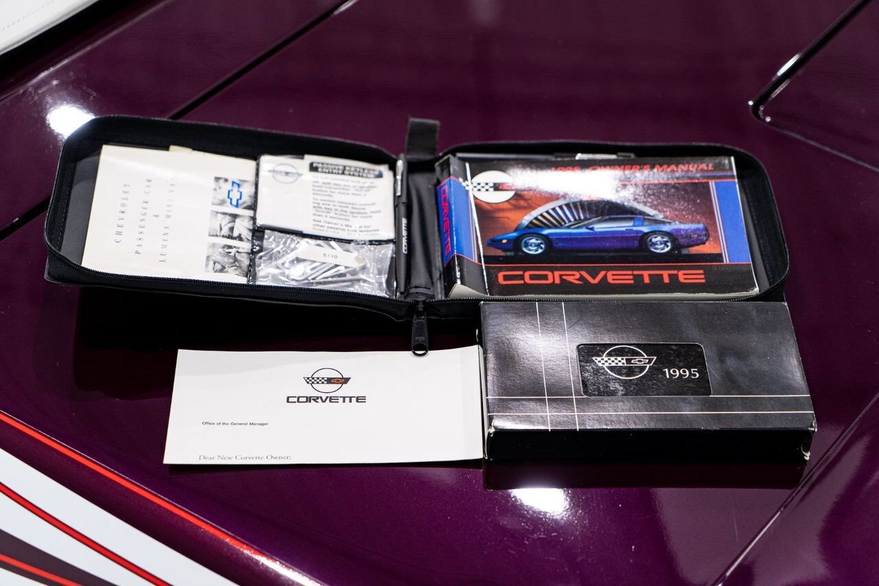 Chevrolet Corvette Convertible Pace Car 1995 Mauve Montréal - photo #23