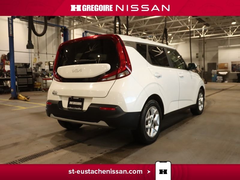 2022 Kia Soul White Laval - photo #11