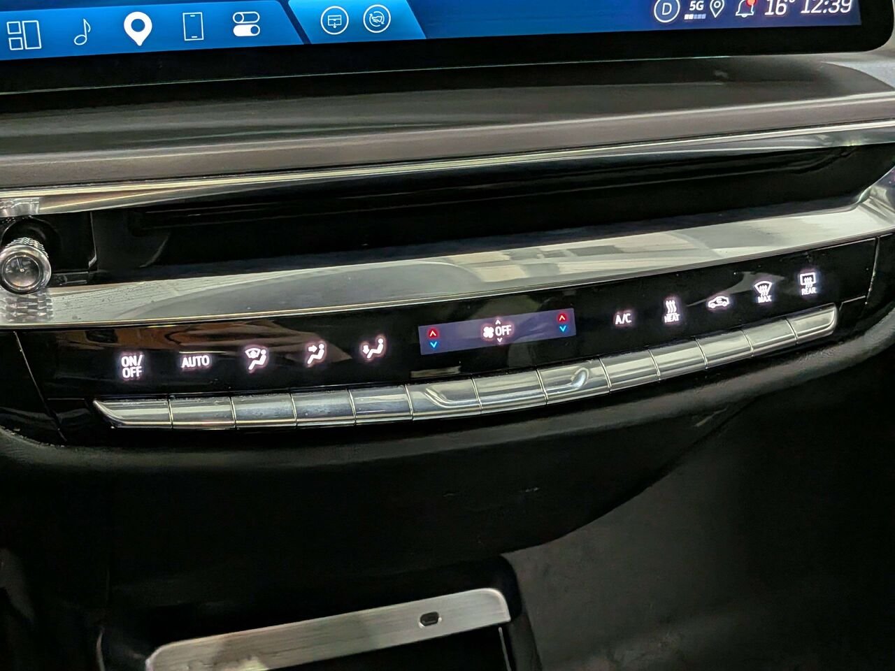 Cadillac LYRIQ 4dr Tech w/1SA 2024 Noir Val-David - photo #26