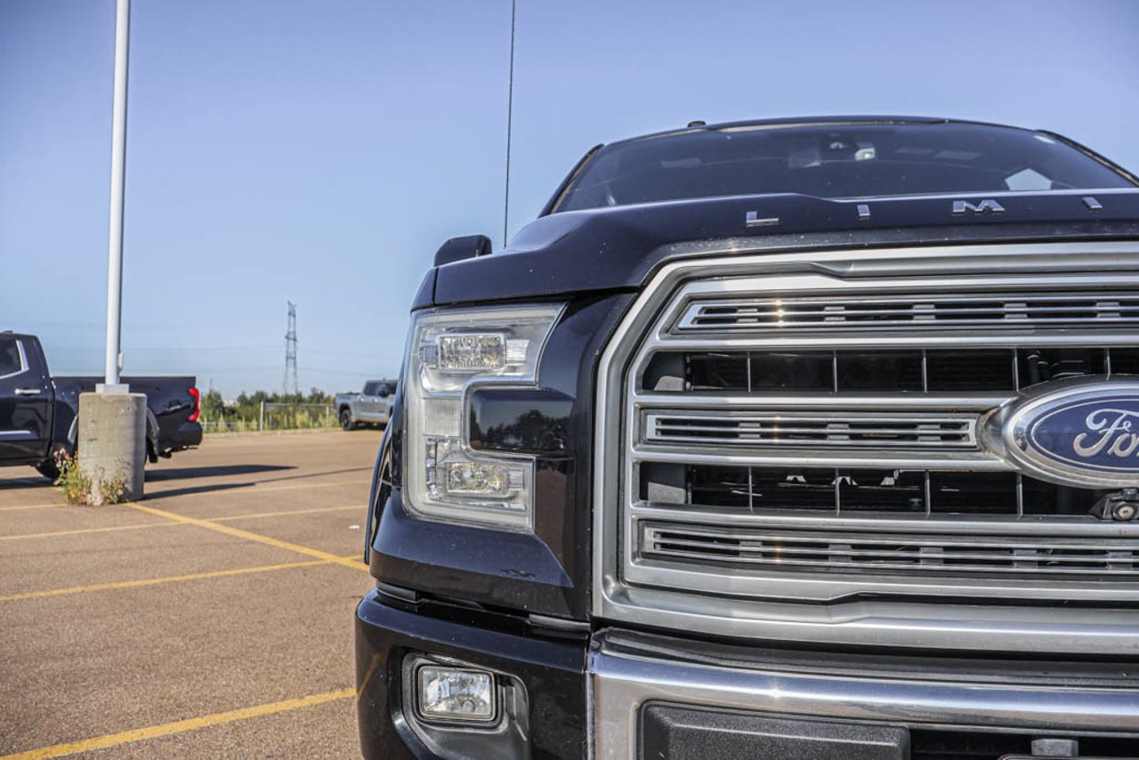 2017 Ford F-150 4WD SuperCrew 145 Limited Black Sherwood Park - photo #10