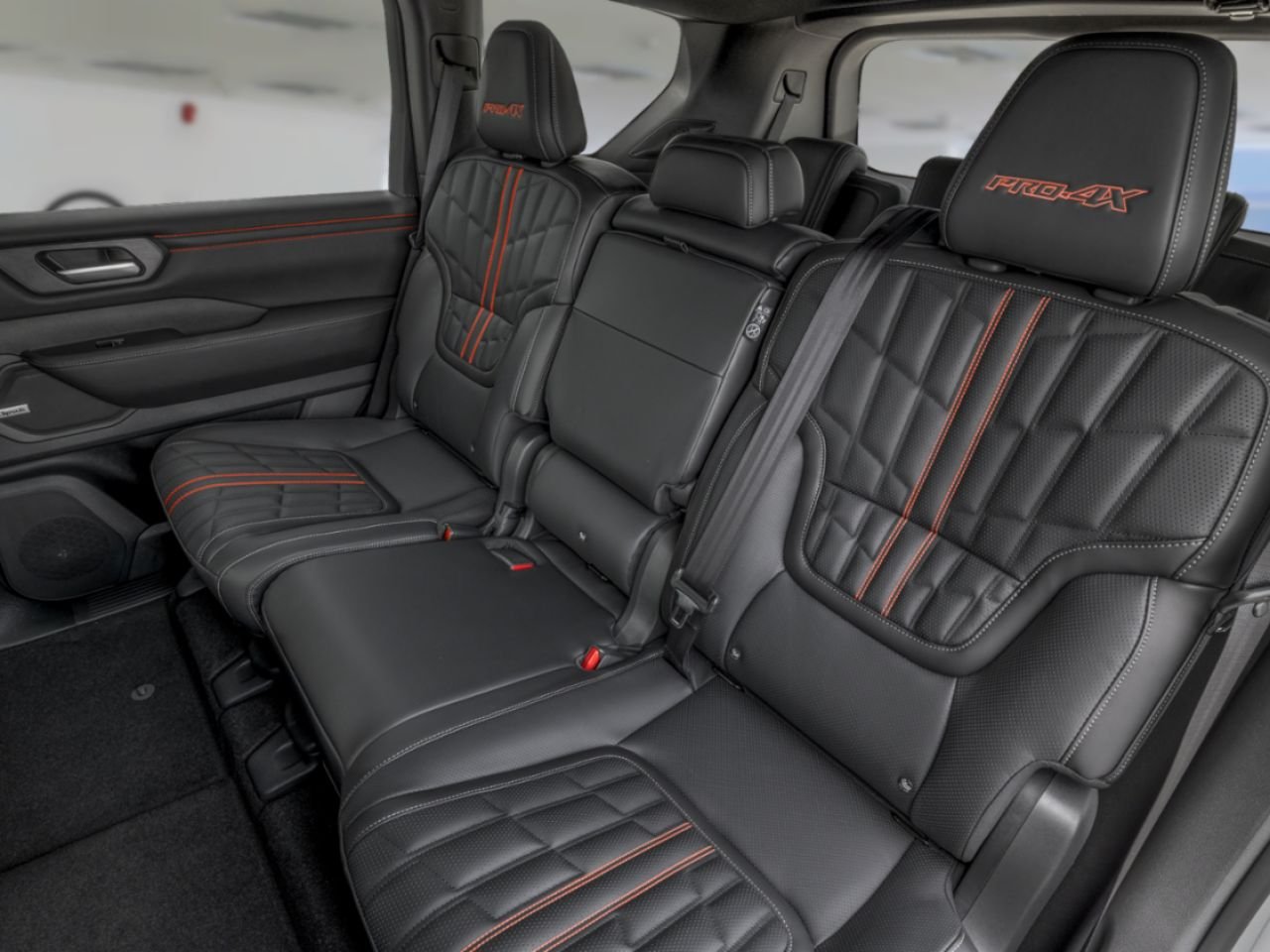 Nissan Armada C69884 | PRO-4X 2026 Noir intense/Gris alpin Laval - photo #10