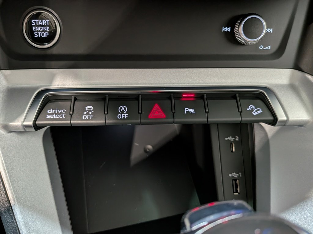 2021 Audi Q3 Progressiv 45 TFSI quattro Black Val-David - photo #27