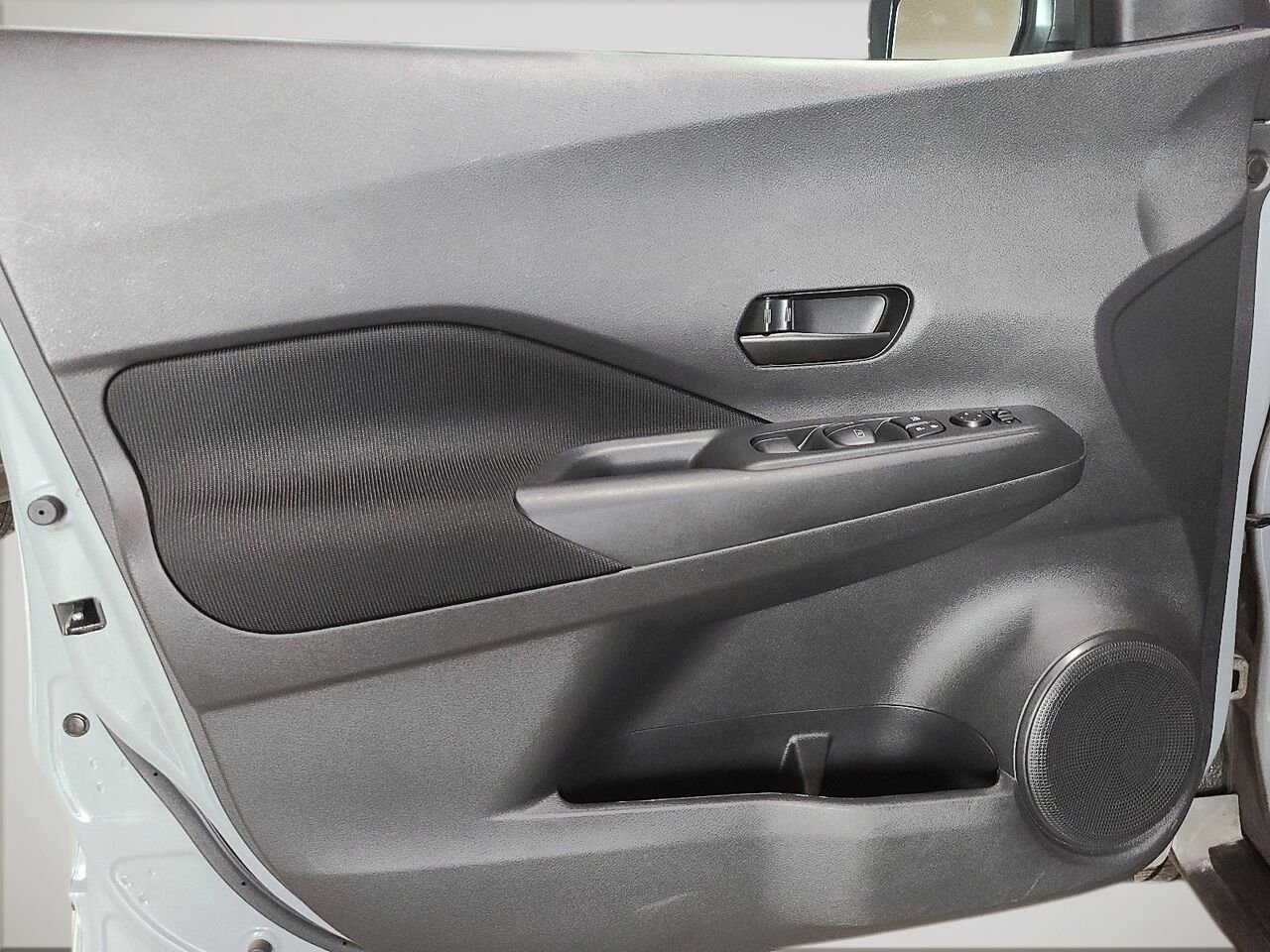 2024 Nissan Kicks S TA Grey Québec - photo #10