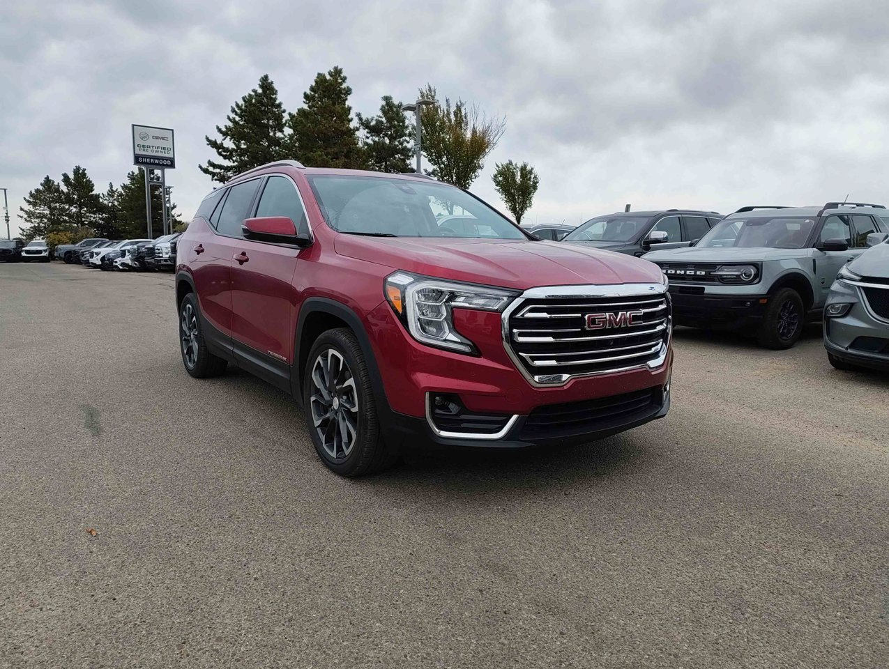 2023 GMC Terrain AWD 4dr SLT Red Sherwood Park - photo #2