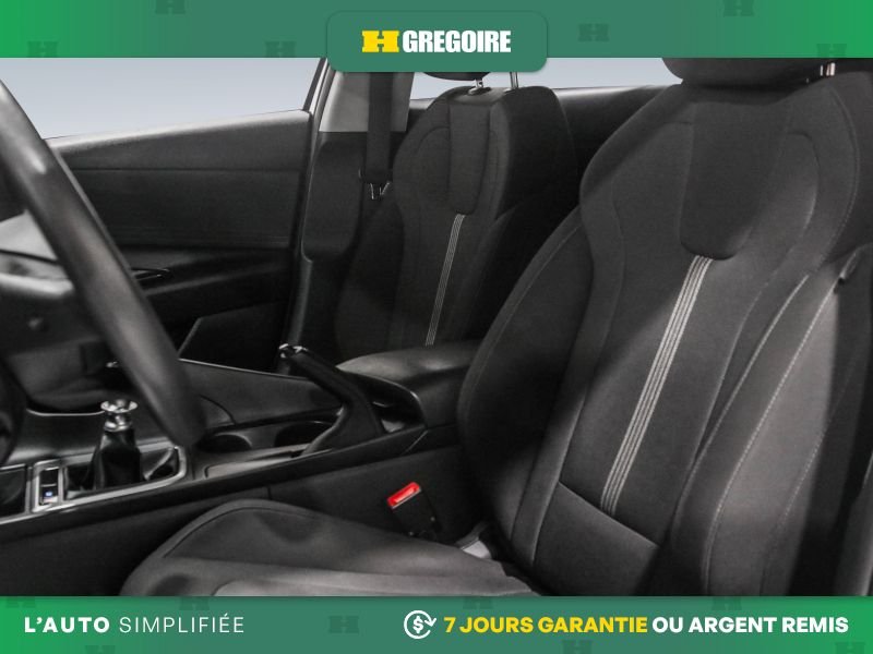 Hyundai Elantra 821689 | Essential MANUEL AC GR ELECT MAGS CAM RECUL BLEUTO 2022 Blanc Laval - photo #13