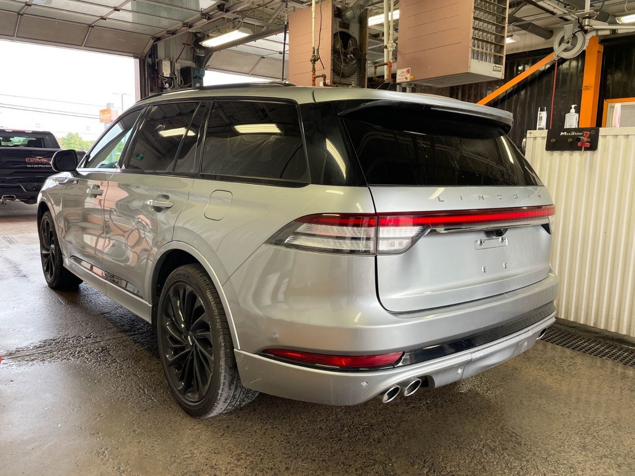 Lincoln Aviator RESERVE AWD *TOIT* NAV CUIR SIÈGES VENTIL CAM 360 2023 Gris Saint-Jérôme - photo #13