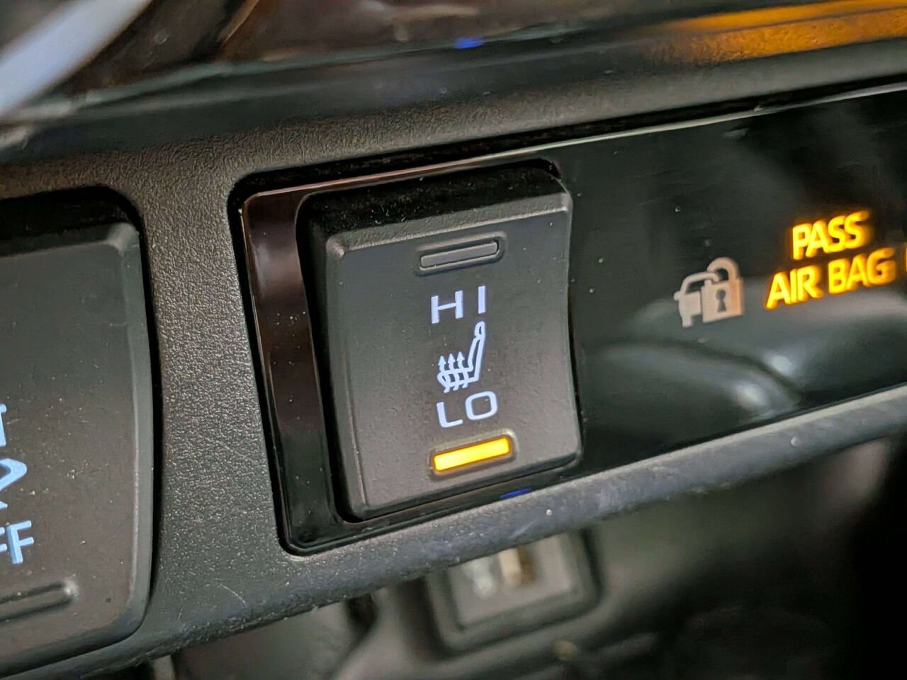 Toyota RAV4 LE AWD 2024 Noir Val-David - photo #2