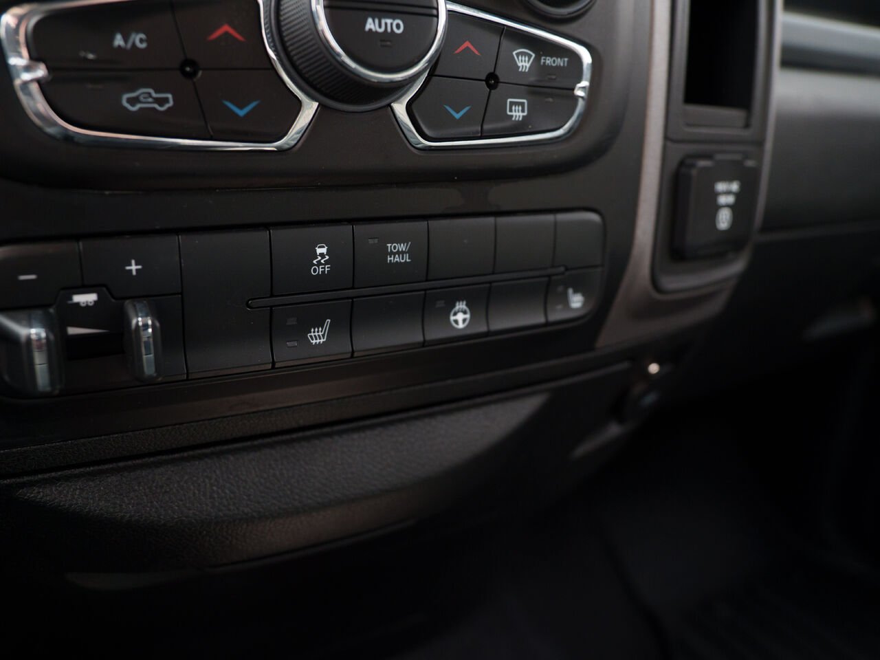 2019 Ram 1500 Classic Red Val-d'Or - photo #13
