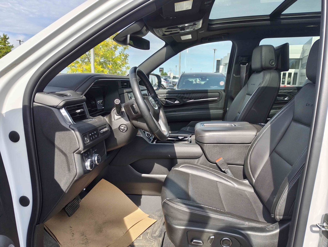 2023 GMC Yukon XL 4WD 4dr Denali White Sherwood Park - photo #7