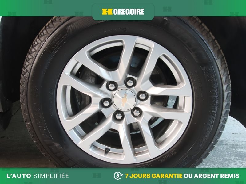 2024 Chevrolet Suburban White Laval - photo #8