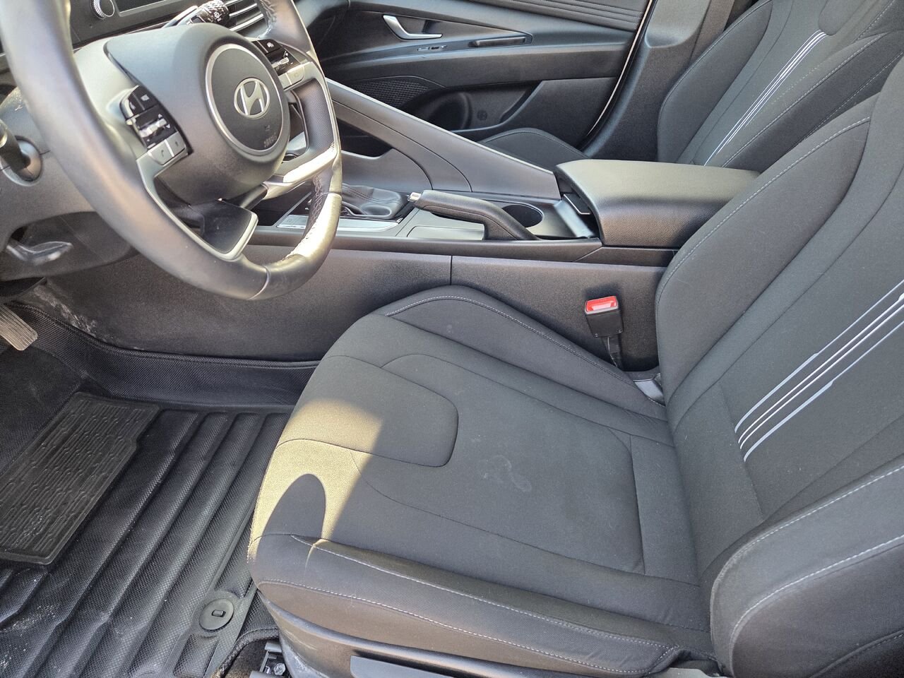 Hyundai Elantra 2024 Blanc Mont-Laurier - photo #8