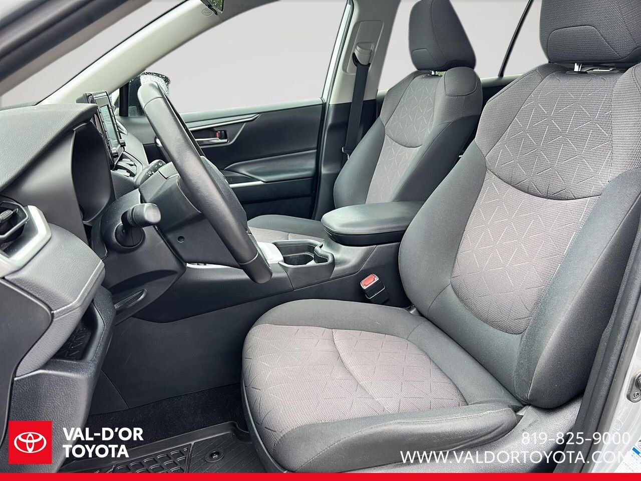 Toyota RAV4 XLE hybride 2019 Ciel argent métallisé Val-d'Or - photo #7