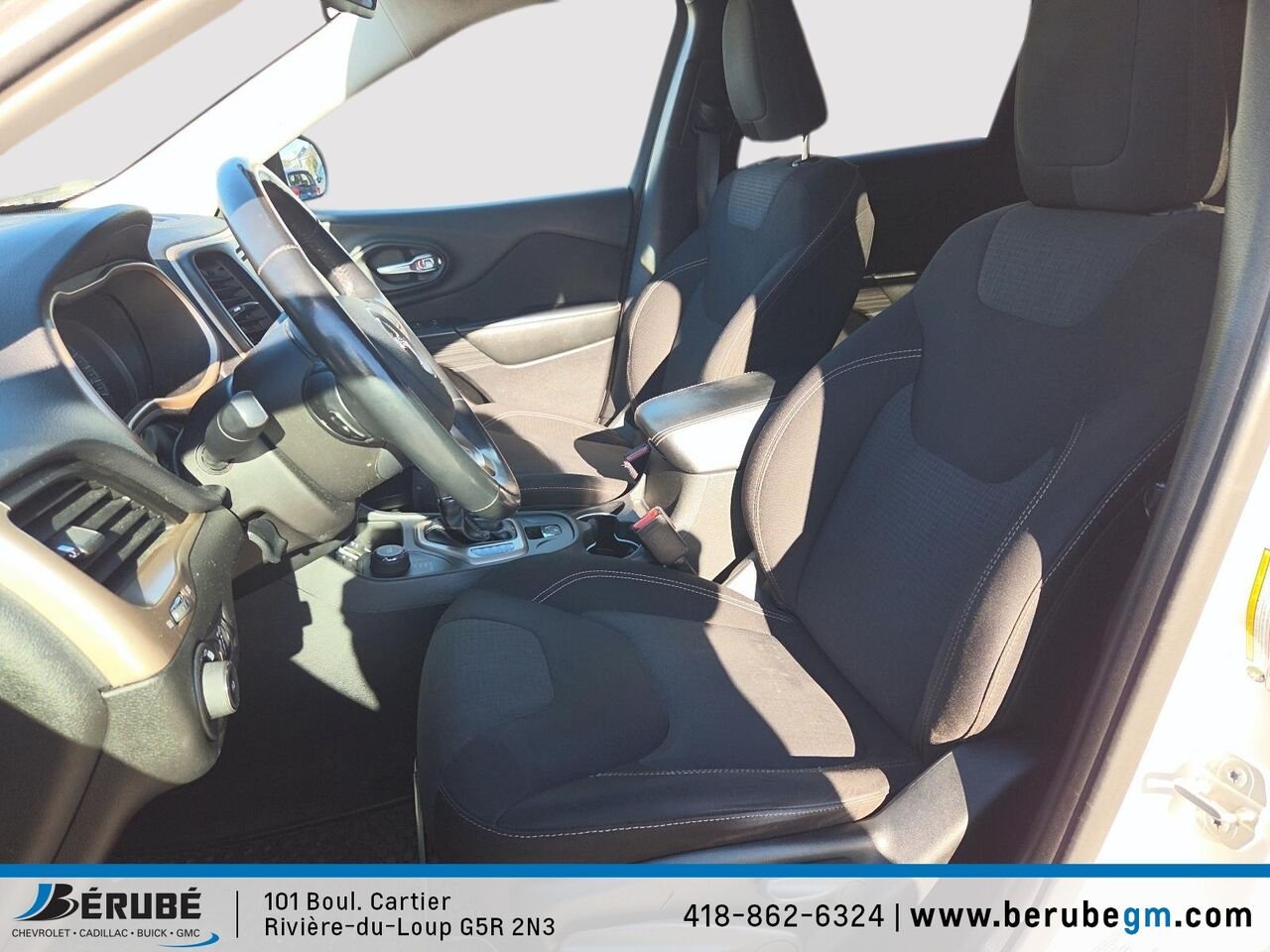 2015 Jeep CHEROKEE 4x4 North White Rivière-du-Loup - photo #5