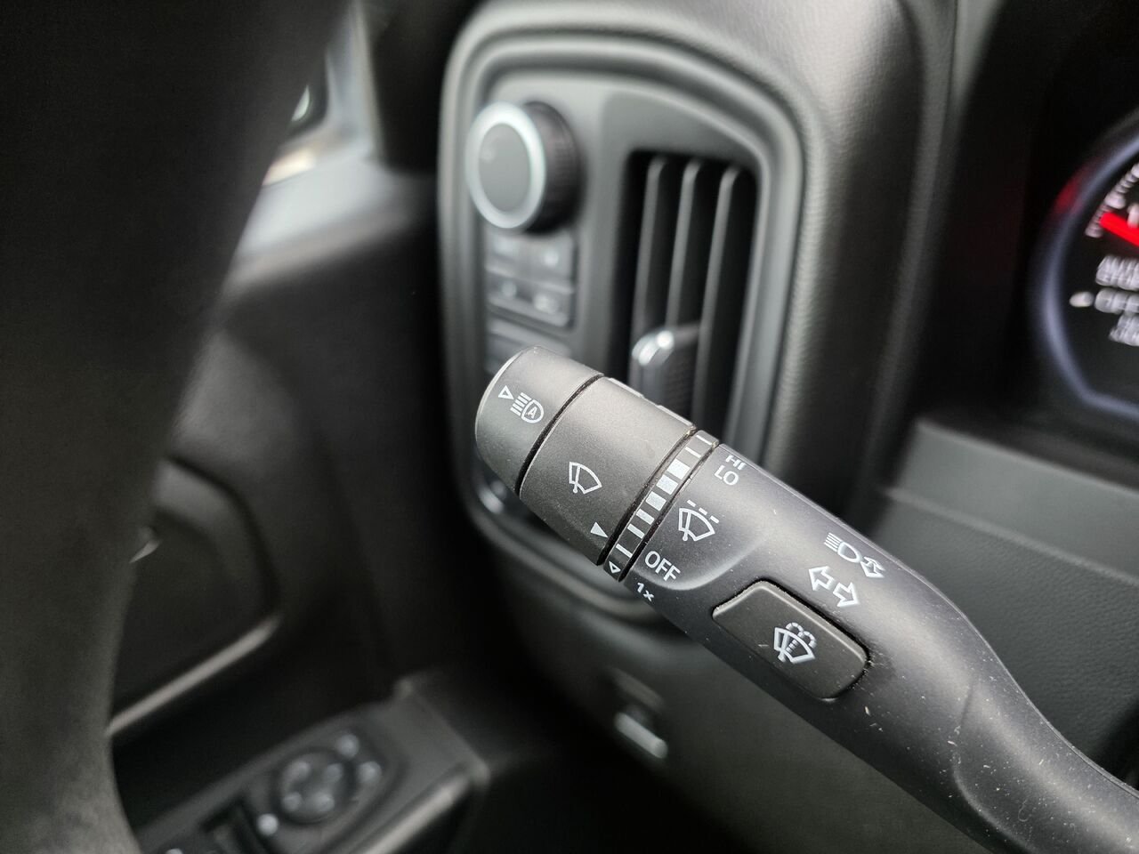 2022 Chevrolet Silverado 1500 Custom 4X4 White Mont-Laurier - photo #23