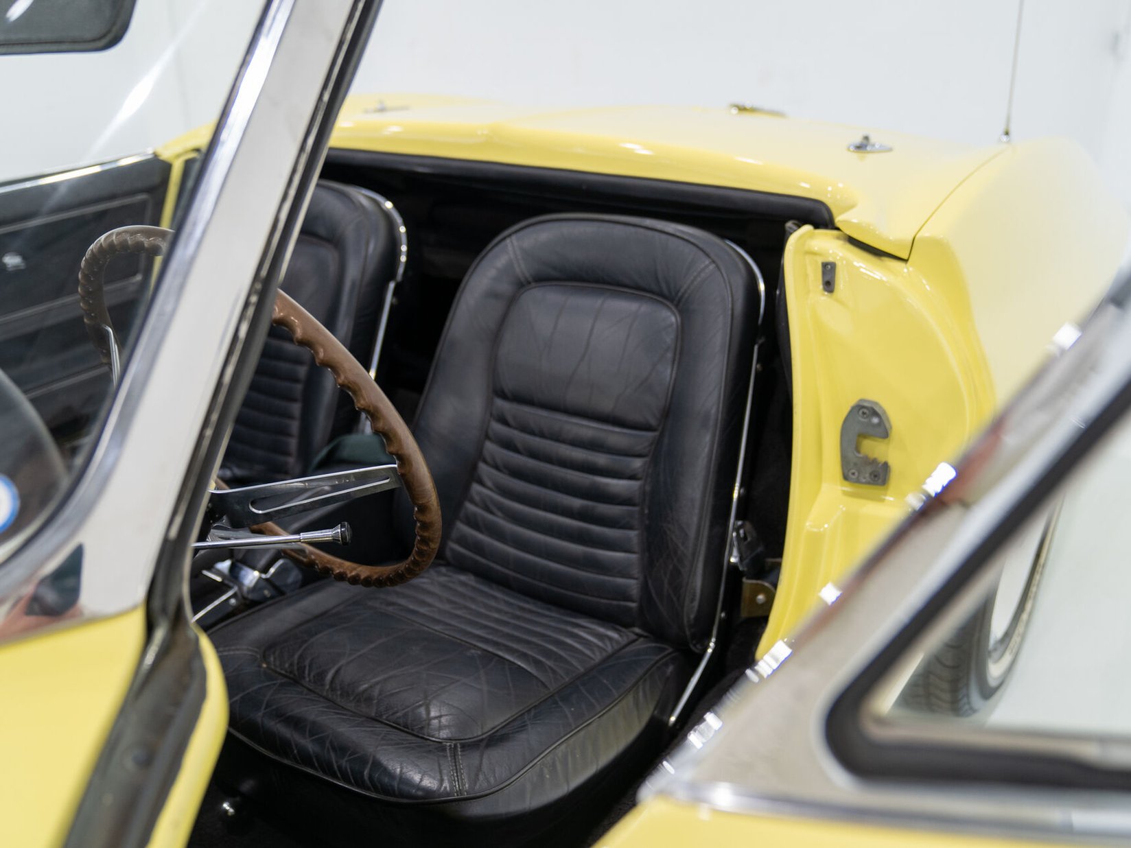 Chevrolet Corvette 1967 Jaune Montréal - photo #43