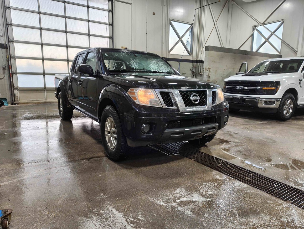 2016 Nissan Frontier 4WD Crew Cab LWB Auto SV Black Sherwood Park - photo #2