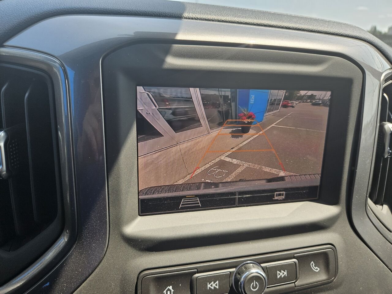 Chevrolet Silverado 2500HD Custom cabine multiplace 4RM 172 po 2026 Blanc sommet Thetford Mines - photo #8
