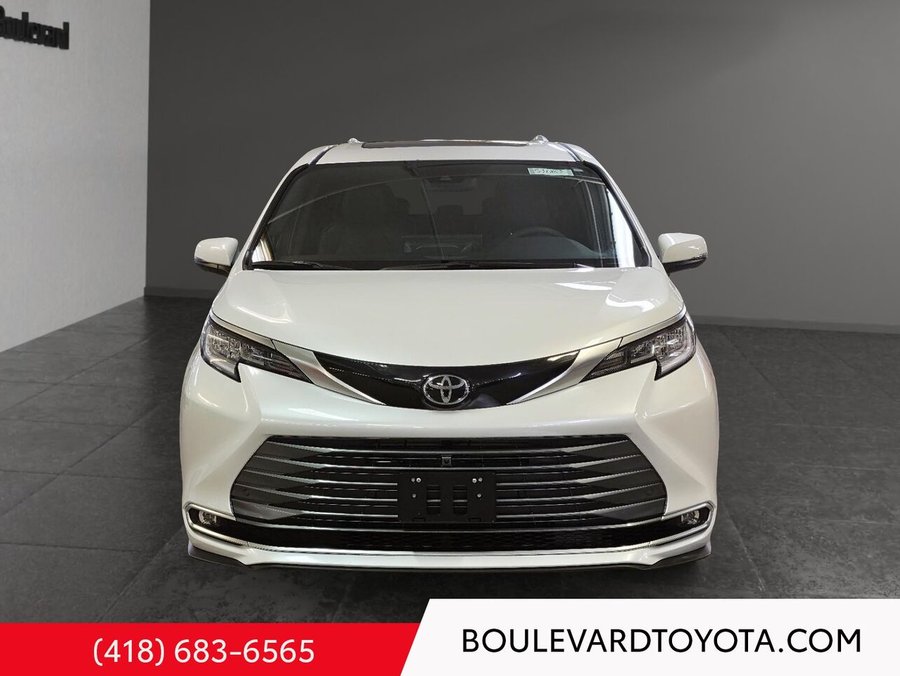 2026 Toyota Sienna LIMITED, 7 PLACES White