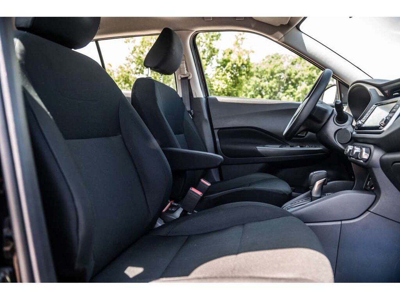 2025 Nissan Kicks Play Silver Sainte-Julienne - photo #27