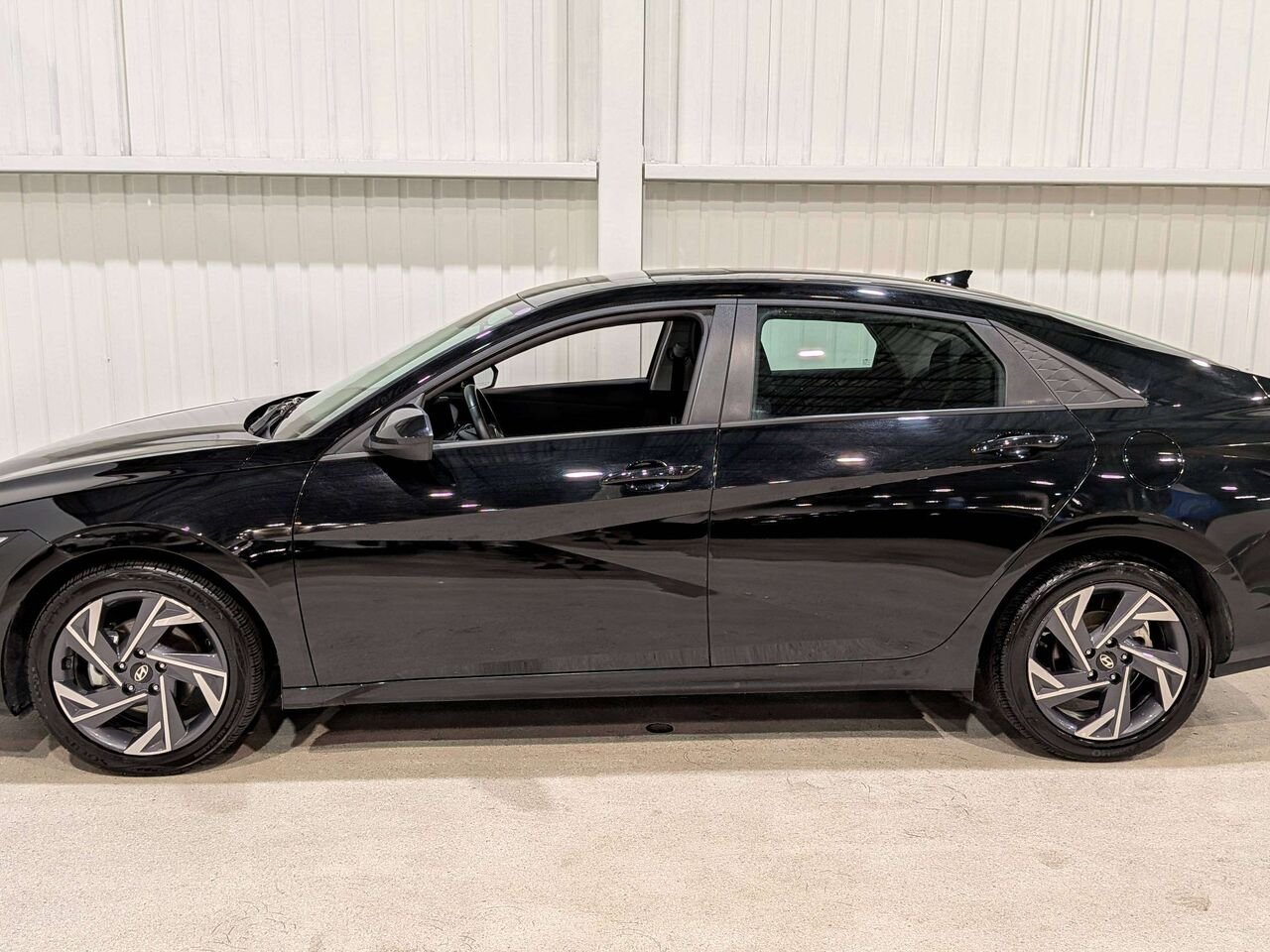2025 Hyundai Elantra Preferred IVT w/Tech Pkg Black Val-David - photo #4